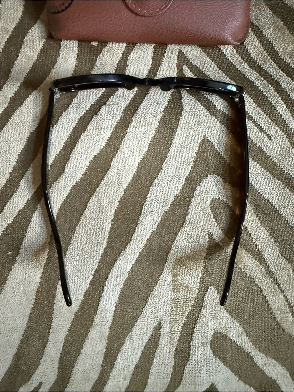Ray-Ban Black Wayfarer Sunglasses with Brown Case - Picture 3 of 7